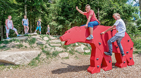 Spaß im Bärenwald. Foto: Waldviertel Tourismus/www.ishootpeople.at